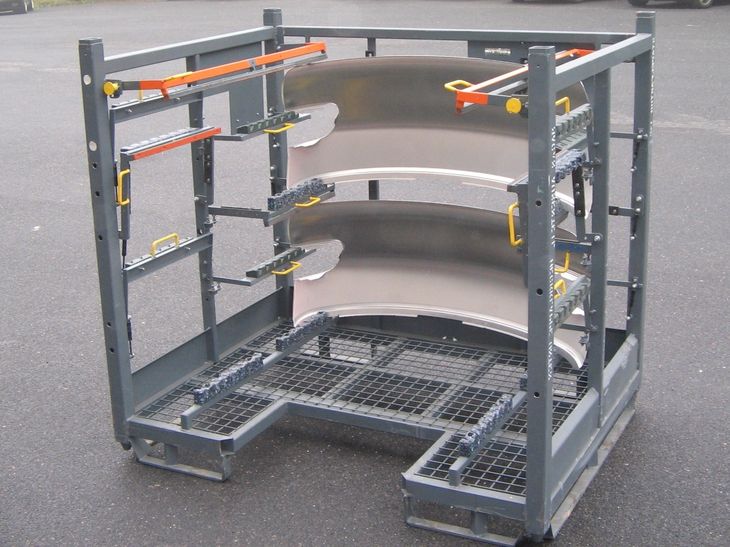 Transportgestell mit ergonomischen Boden für die einfache Aufnahme von Karosseriebauteilen