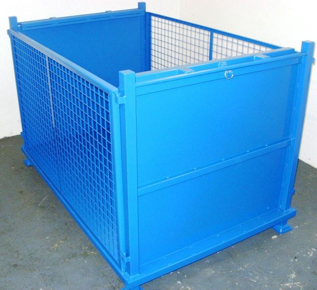 Stapel- und klappbarer Großraum-Gitterbehälter mit je zwei Blech- und Gitterwänden