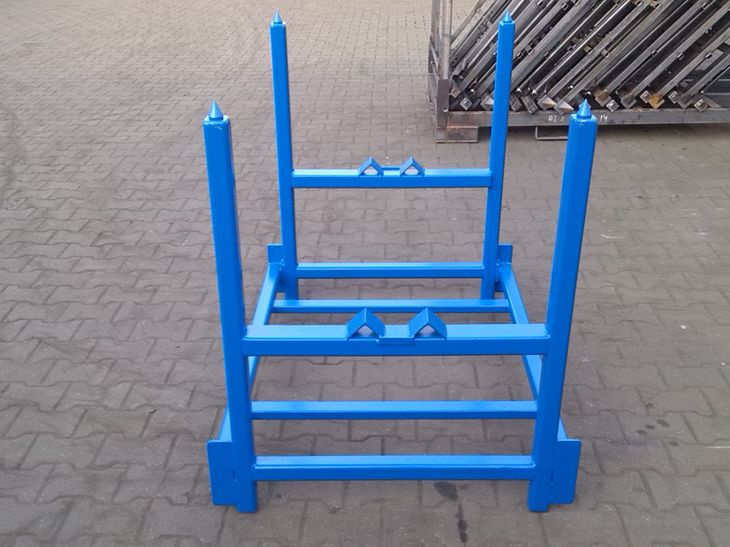 Rollen-Stack-Tainer mit Aufnahme für auf Kernrohr gewickelte Coils