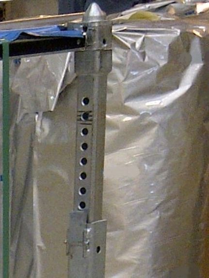 Detailansicht der teleskopierbaren Stapelrungen zum Anpassen der Gestellhöhe an die jeweilige Rollenbreite