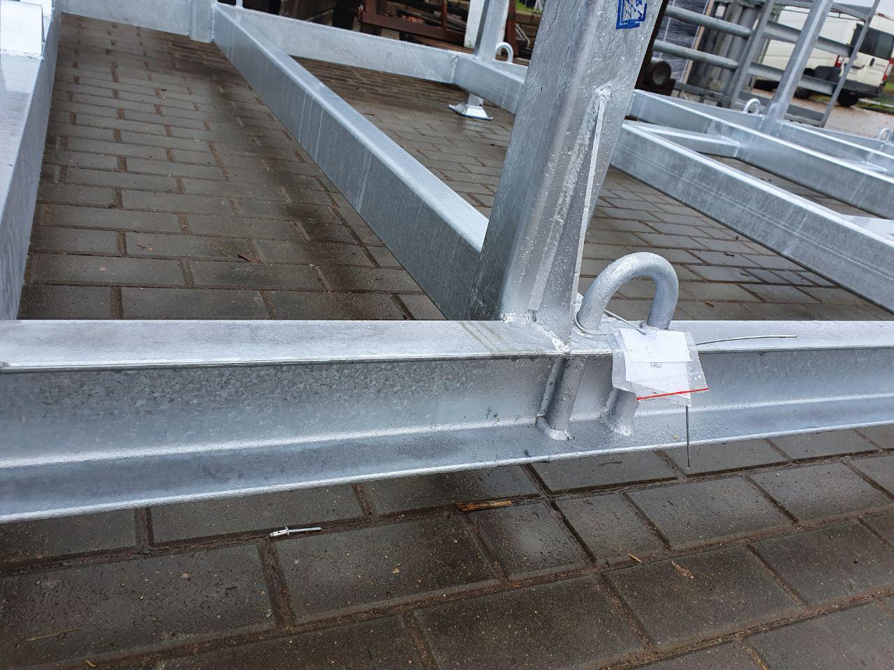 Detailansicht Kranösen für einfaches Handling auch ohne Stapler beim Großraum-Rungengestell für Großaggregate