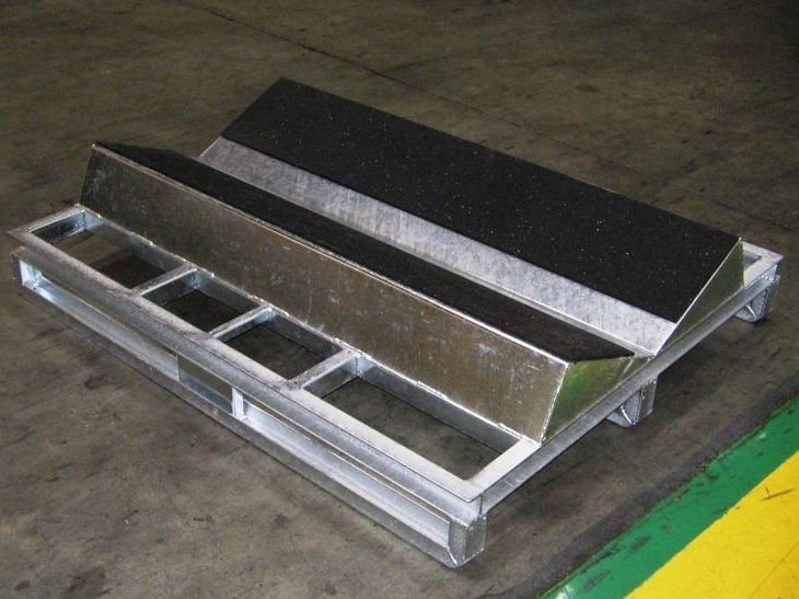 Prismenpalette aus Stahl mit Hartgummiauflage für Foliencoils