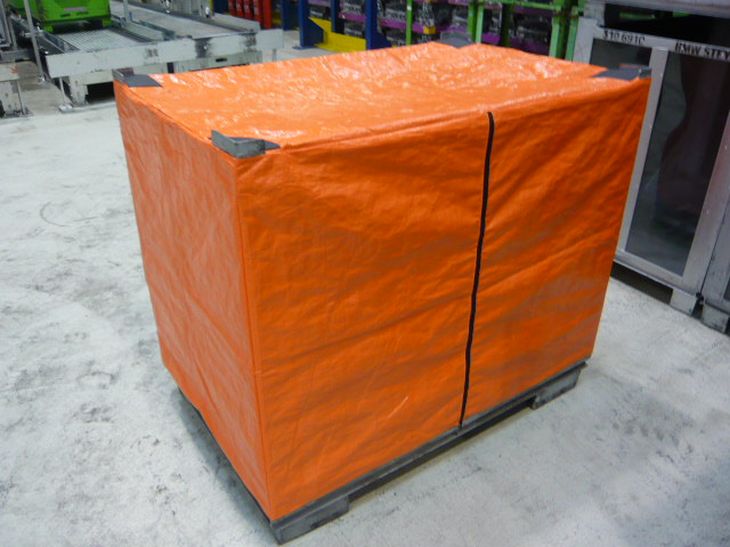 Gitterbox mit Thermohaube und aufgestapelter halber Gitterbox