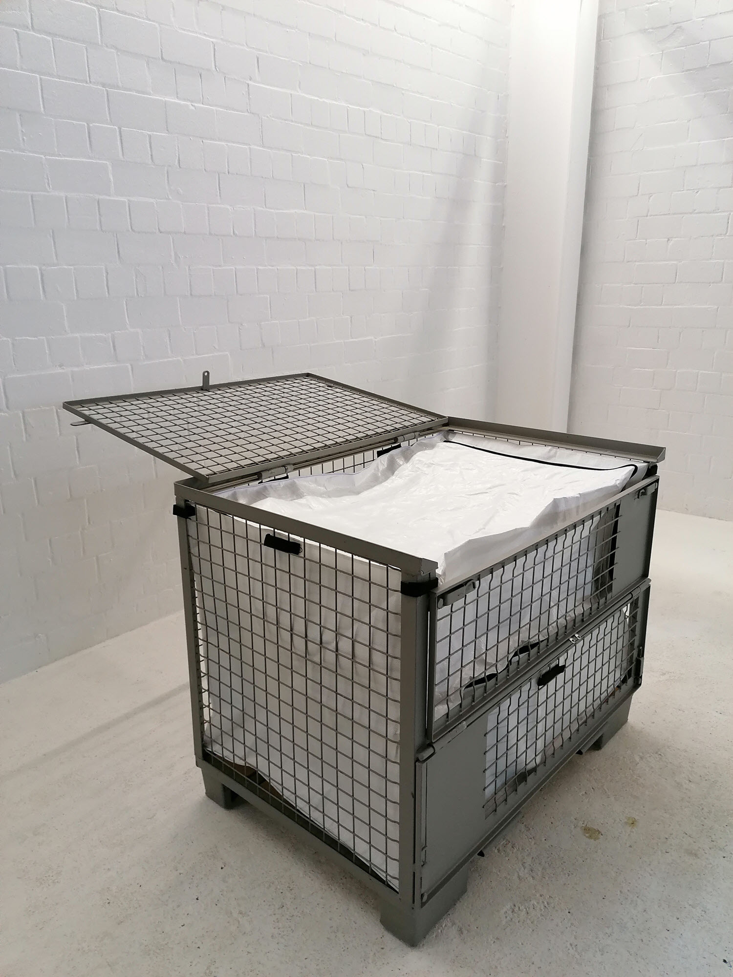 Allseitige Behälterauskleidung für Gitterbox mit Klett-/Flauschbefestigung und Reißverschluß