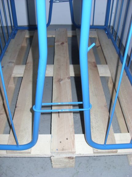 Detailansicht Klemmwand-Palettenaufsatz aus Rohrrahmen mit Rundstab