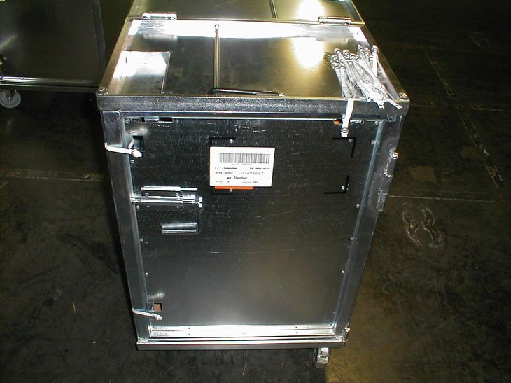 Diebstahlgeschützte Versand-Rollbox für Kommissionieraufträge für Elektronikware