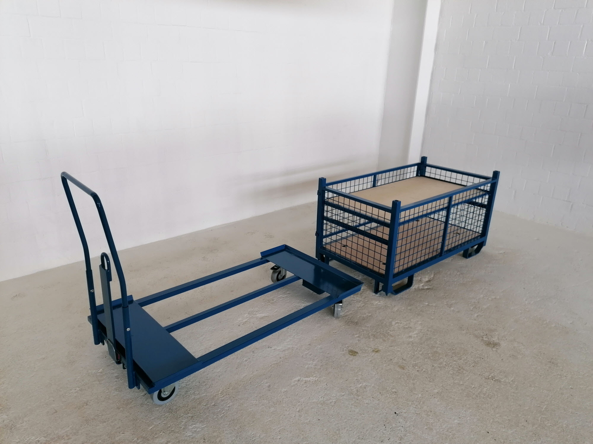 Ansicht Routenzugwagen und Systembehälter einzeln